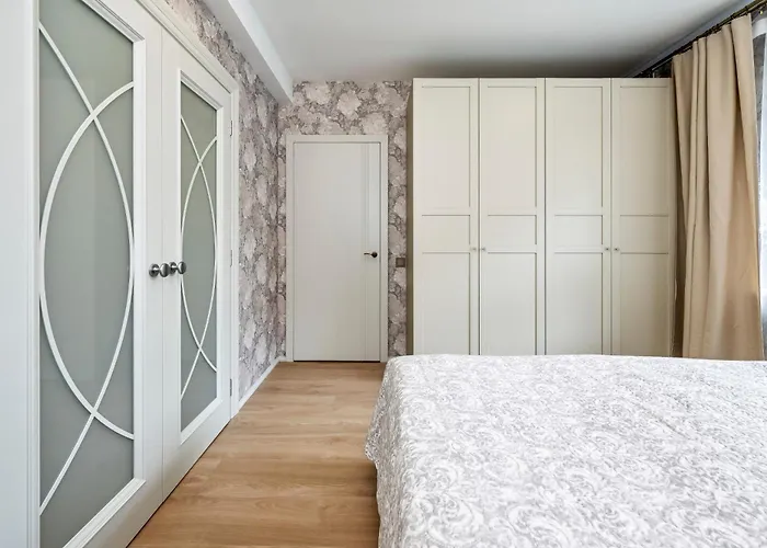 Calm Oasis In Center *